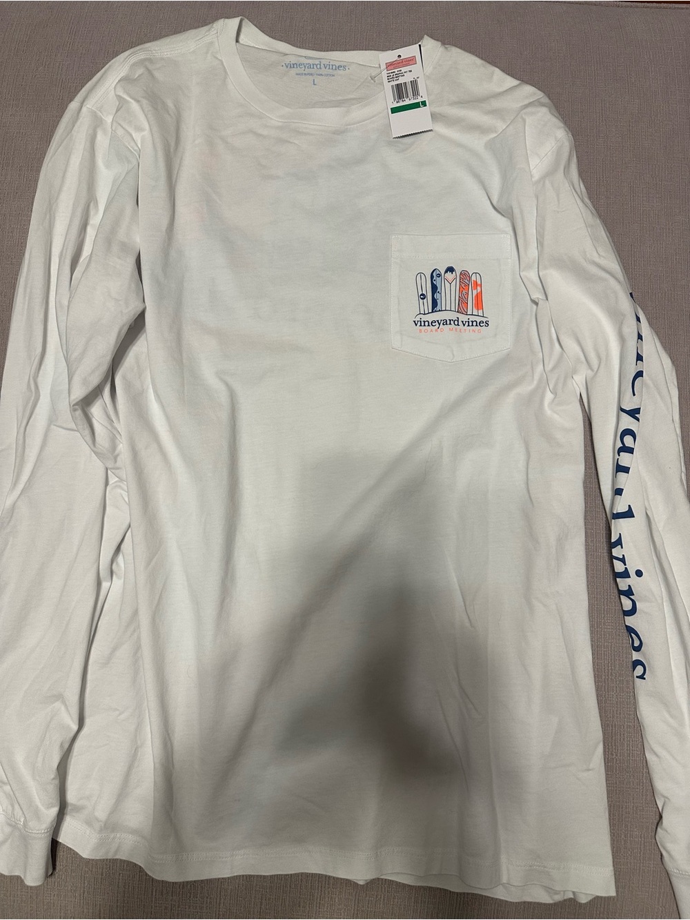 Vineyard Vines White Long-Sleeve Pocket with Blue and Orange Ski’s Graphics L